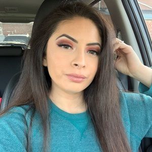 Meet your Posher, Alexis